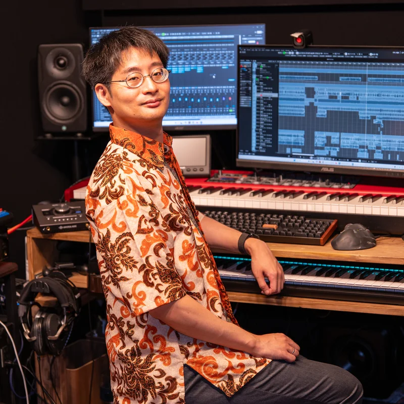 Nakasako Ryota, bekannt unter dem Künstlernamen Nakasako Sakana, im Studio